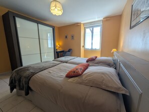 3 bedrooms, iron/ironing board, travel cot, free WiFi