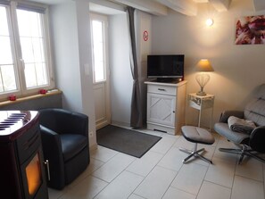 TV, DVD player - LA P'TITE CUISINE - Faverolles (Faverolles)