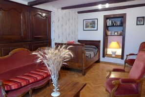 Travel cot, free WiFi, bed sheets - MAISON ROSALICE - Chaumont-la-Ville (Chaumont-la-Ville)