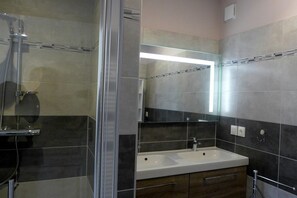 Shower - GITE DE LA SUIZE - FOULAIN (FOULAIN)