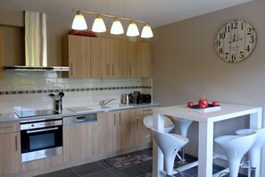 Microwave, dishwasher, highchair - GITE DE LA SUIZE - FOULAIN (FOULAIN)