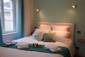 5 bedrooms, iron/ironing board, travel crib, free WiFi