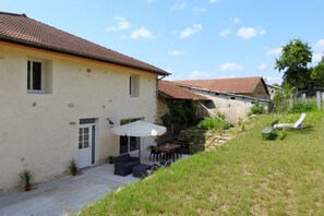 Outdoor dining - Graine - Dommartin-le-Franc (Dommartin-le-Franc)