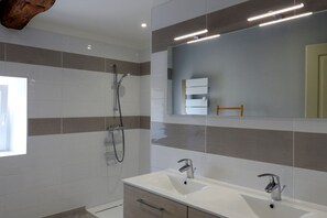 Shower - Ficelle - Dommartin-le-Franc (Dommartin-le-Franc)