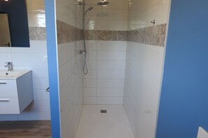 Shower - GITE DE LA FORGE - ROCHES-SUR-ROGNON (ROCHES-SUR-ROGNON)
