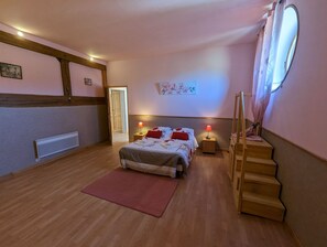 Cuna de viaje y ropa de cama 