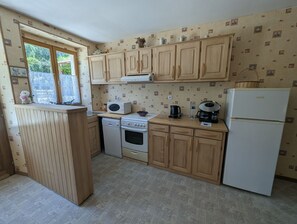 Mikrowelle, Ofen, Geschirrspüler, Hochstuhl