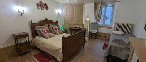 Lit parapluie, Wi-Fi gratuit, draps fournis