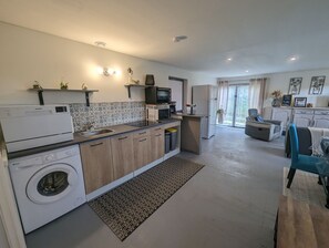 Microondas, horno, lavavajillas