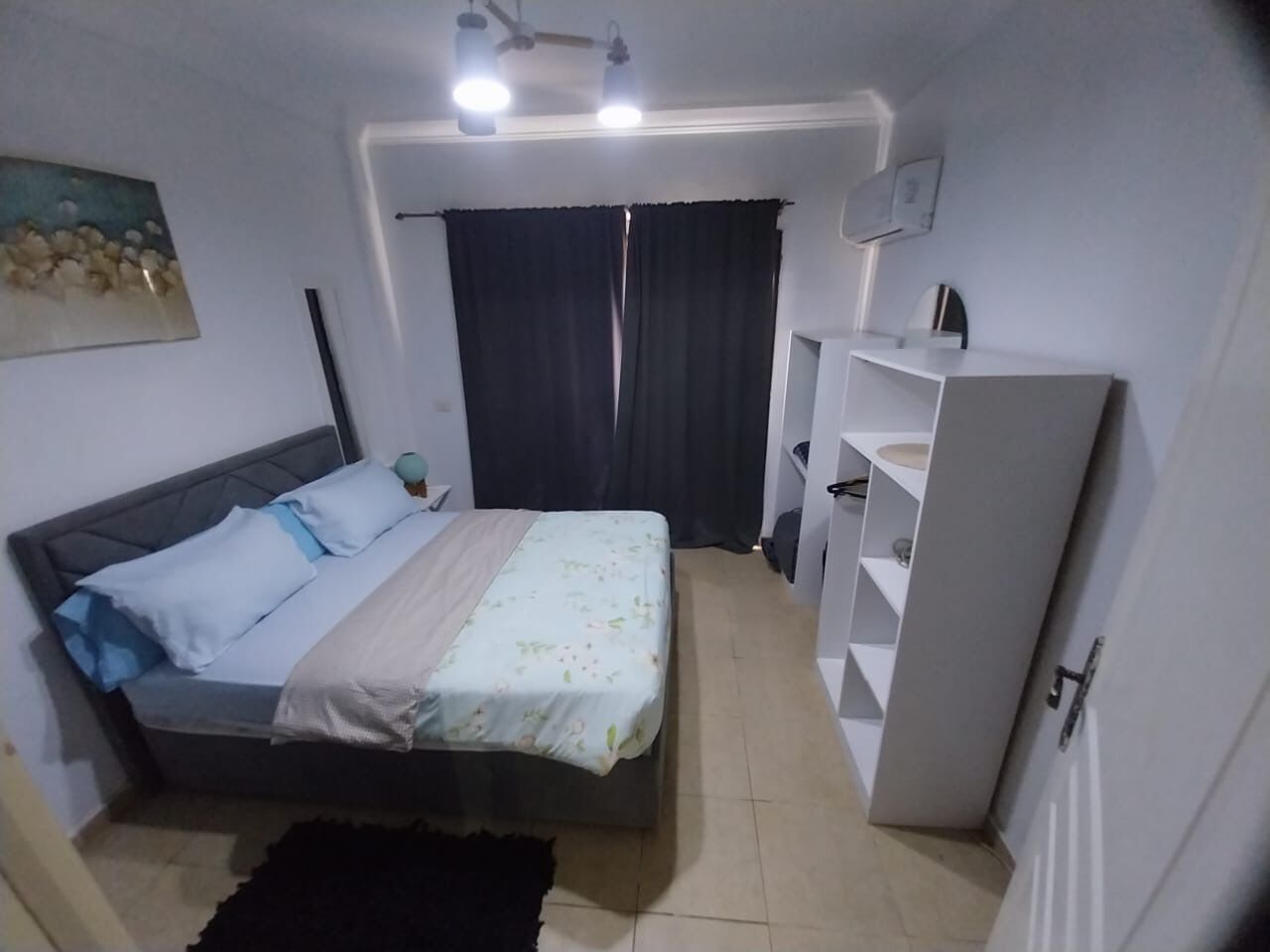 Iron/ironing board, bed sheets