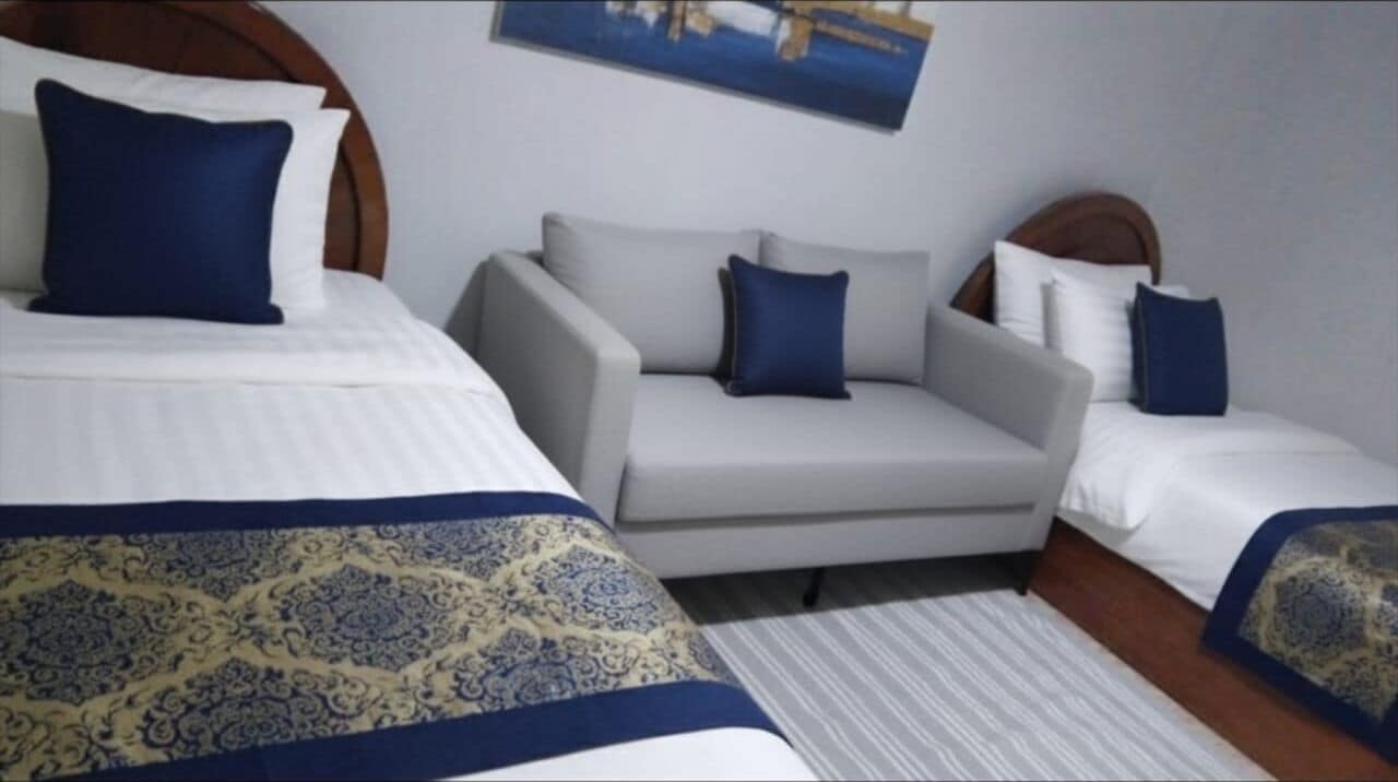 Iron/ironing board, bed sheets