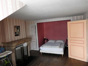 Travel cot - LA CURE - Perrancey-les-Vieux-Moulins (Perrancey-les-Vieux-Moulins)