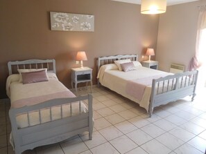 3 bedrooms, travel cot, free WiFi - Le Pastoral - Pont-la-Ville (Pont-la-Ville)