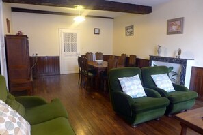 Fireplace, DVD player