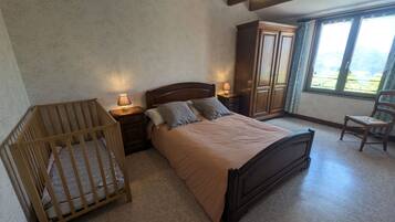 Lit parapluie, Wi-Fi gratuit, draps fournis