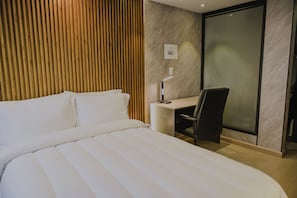 Classic Studio | Premium bedding, desk, laptop workspace, free WiFi - Torre U Kooliving (Manizales)