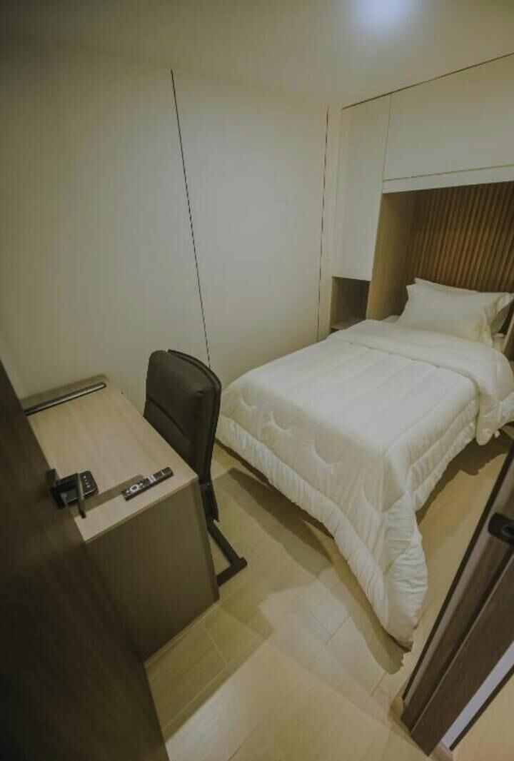 Comfort Apartment | Premium bedding, desk, laptop workspace, free WiFi