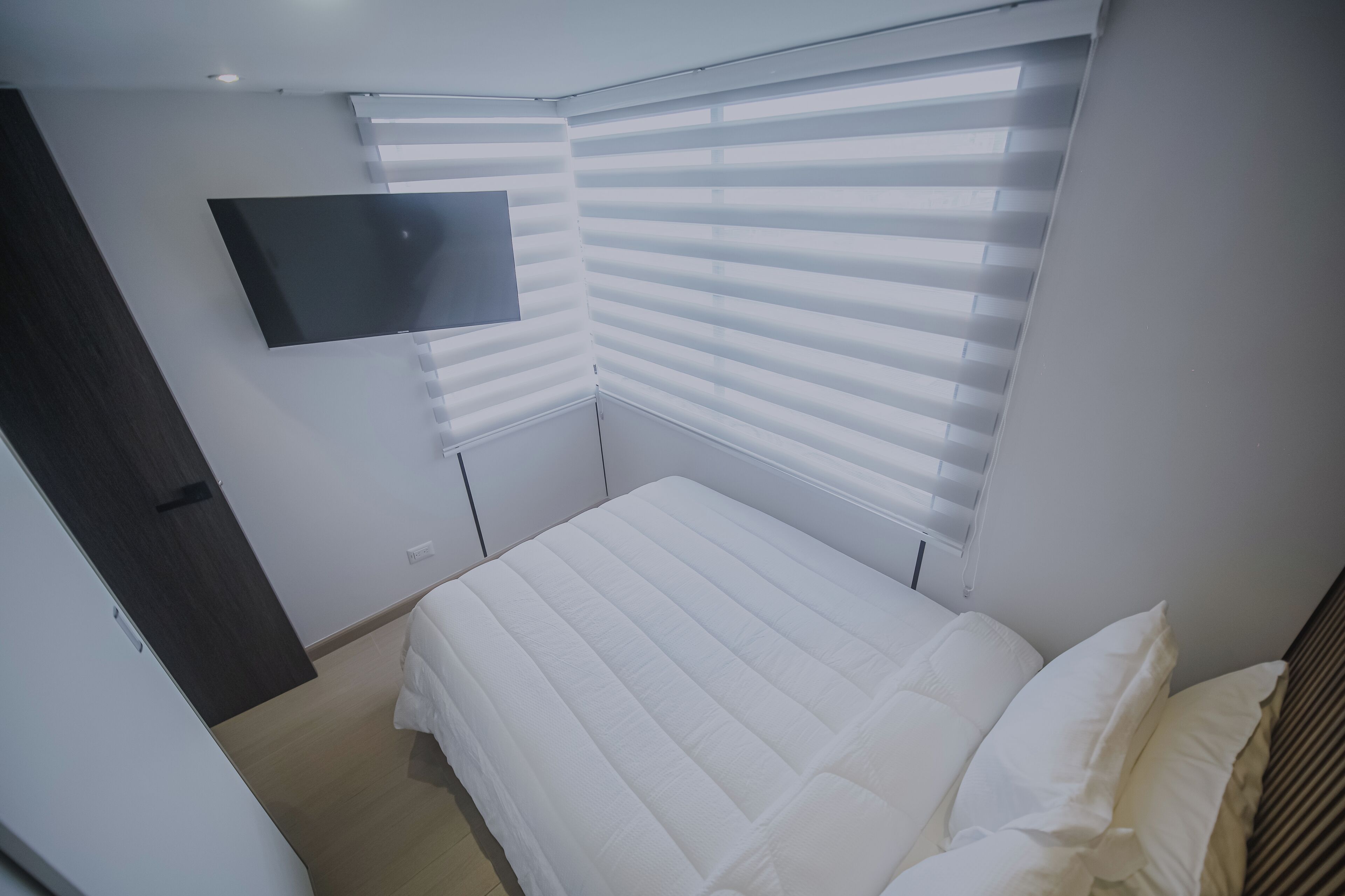 이그제큐티브 스튜디오 | 고급 침구, 책상, 노트북 작업 공간, 무료 WiFi