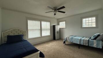 3 bedrooms, internet, bed sheets