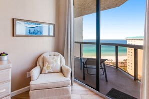 Smart TV, DVD player, stereo - Escape & unwind with Coastal Views + Free Chairs + beach bar + bonfires & more!  (Miramar Beach)