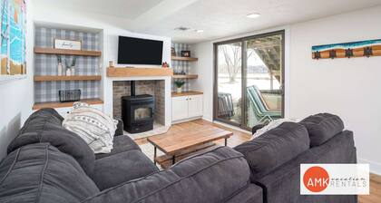 Lakefront Cabin with Fishing With Hot Tub, Kayaks