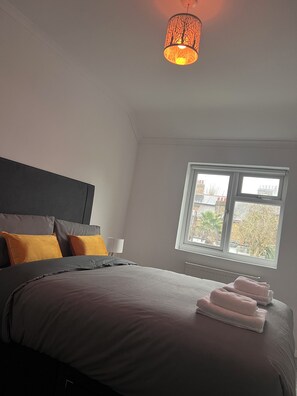 2 dormitorios, tabla de planchar con plancha, wifi y ropa de cama
