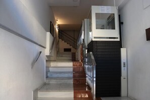 Quầy tiếp tân