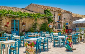 Outdoor dining - 2 bedroom lovely apartment in Marzamemi (Marzamemi)