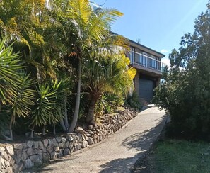 المنطقة المحيطة بالمنشأة