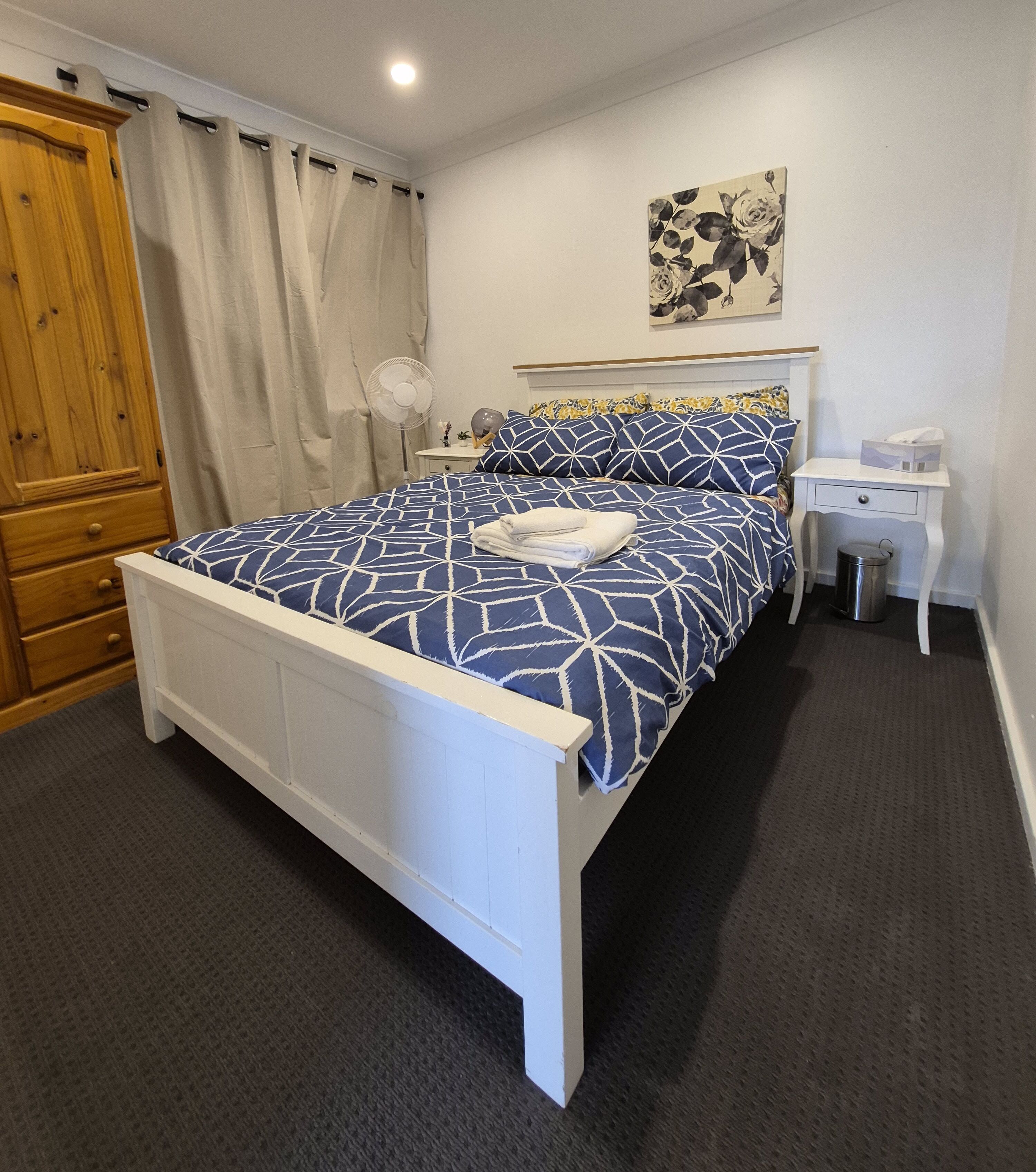 Iron/ironing board, WiFi, bed sheets