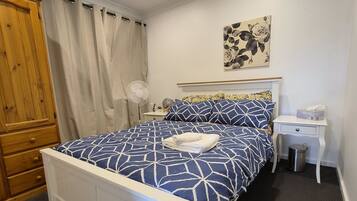 Iron/ironing board, WiFi, bed sheets