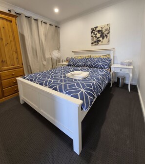 مكواة/لوح كي وواي فاي وملاءات أسرّة