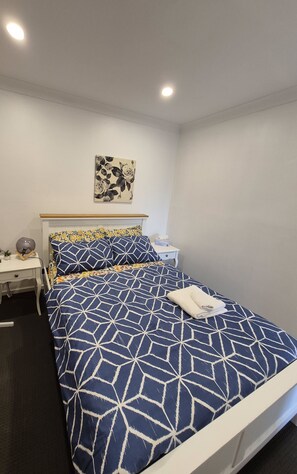 Iron/ironing board, WiFi, bed sheets - Entire Ground floor Apartment | Private Entry, AC & WiFi Suite (Macquarie Hills)