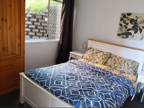 Room - Entire Ground floor Apartment | Private Entry, AC & WiFi Suite (Macquarie Hills)