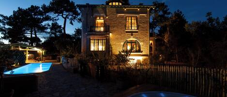 Et oppvarmet basseng