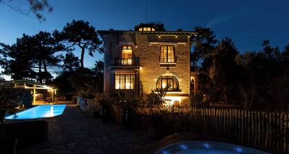 VILLA L'ARGENTINE - for 13 people - heated swimming pool, sauna and jacuzzi