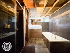 Shower - Gîtes de France® - La Grange (PRUDHOMAT)