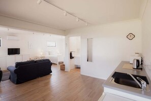 Room - The Beach Box at Big Roaring Beach Tasmania (Huon Valley)