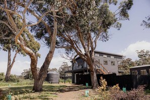 Exterior - The Beach Box at Big Roaring Beach Tasmania (Huon Valley)