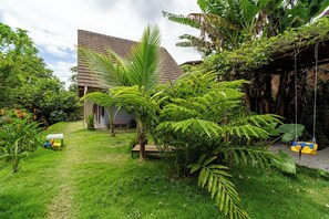 Property grounds - Quiet and cozy house in Trancoso, Bahia, 5km from our beautiful beaches. (Trancoso)