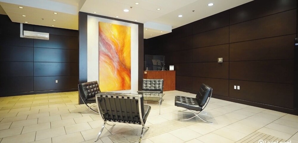 Luxury Harbour-View 2BR Condo | Sleeps 6 | Pool • Gym • Sauna|Steps to ...