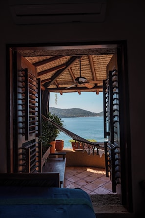 5 bedrooms, iron/ironing board, WiFi, bed sheets