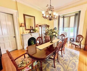 Dining - Gardenia Suite - The Belvedere Inn (Oswego)