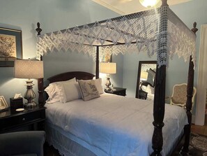 Room - Gardenia Suite - The Belvedere Inn (Oswego)