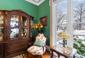 Interior - Gardenia Suite - The Belvedere Inn (Oswego)