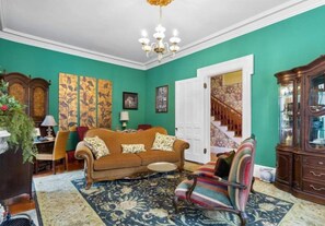 Televisión y oficina 