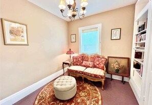 Fernseher, Kamin, Arbeitsbereiche