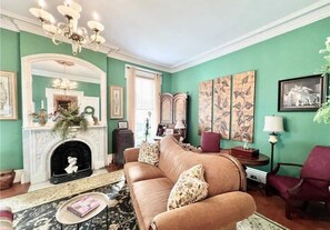 Fernseher, Kamin, Arbeitsbereiche