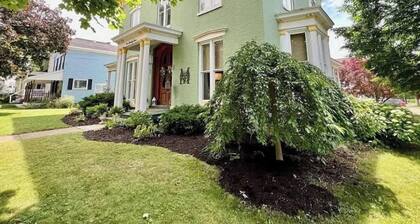 Merriam Family Suite - The Belvedere Inn