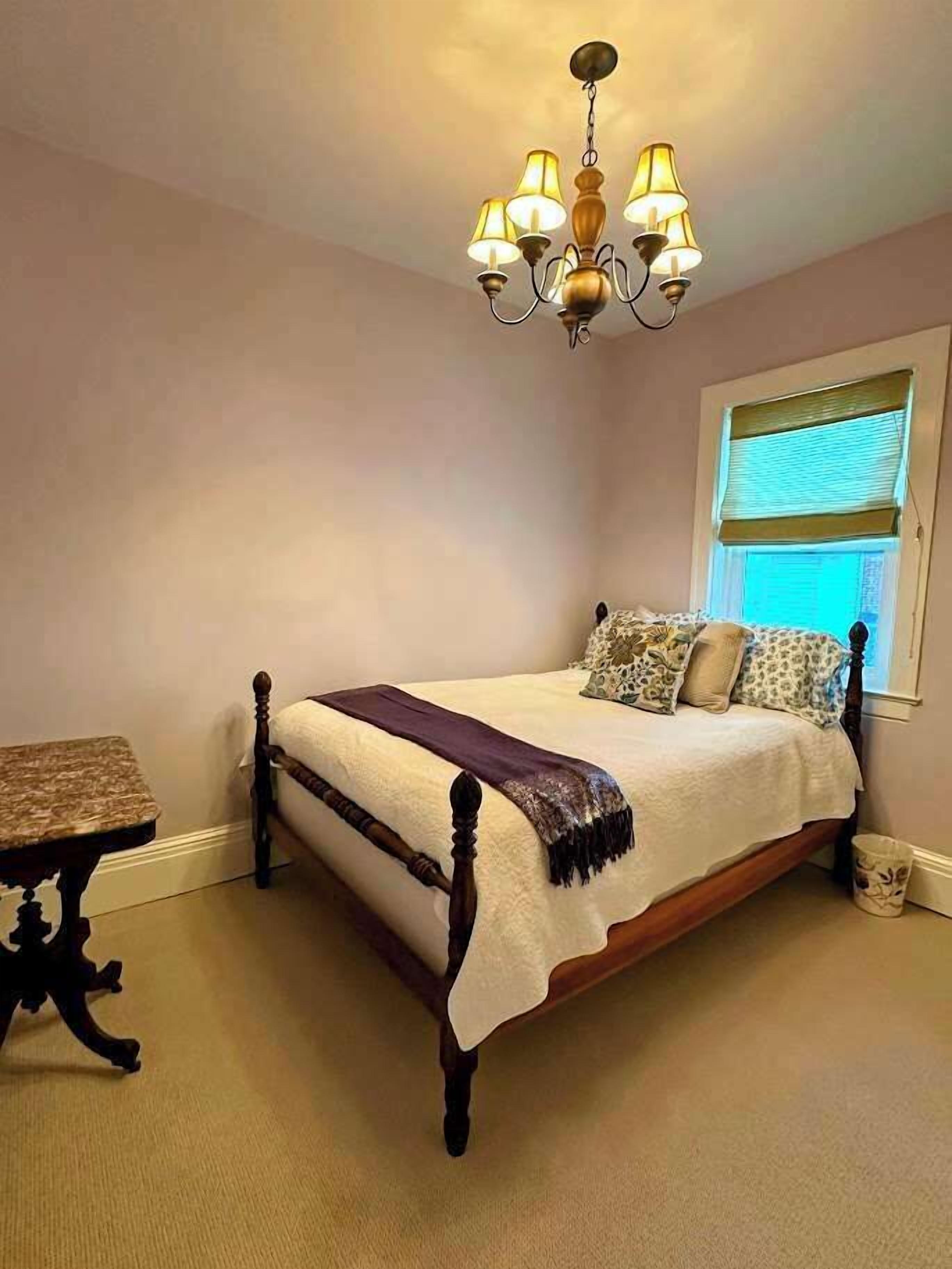 Desk, iron/ironing board, travel crib, WiFi